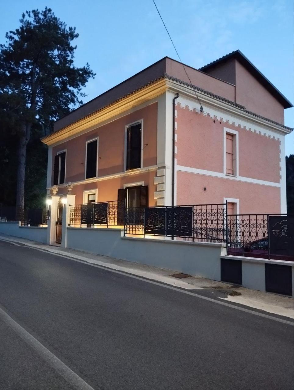 Villino Chelidonia Subiaco Acomodação com café da manhã Exterior foto